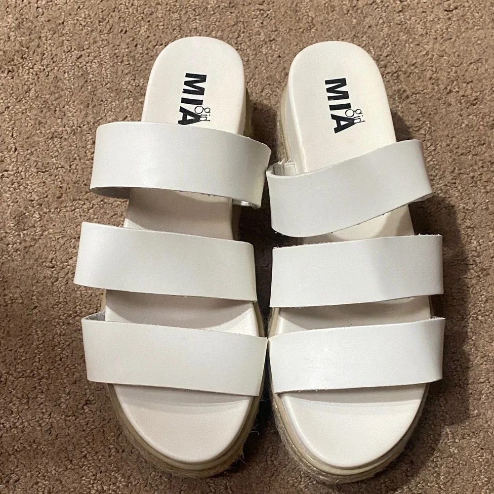 MIA Women's White Espadrille Platform Size 8 Sandals Summer Wedding Guest